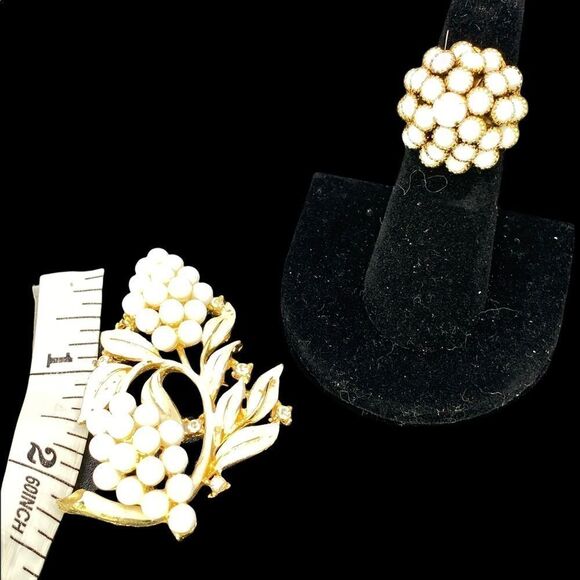Vintage Judy Lee gold tone ring white  & white gold grape brooch rhinestones - Picture 2 of 10